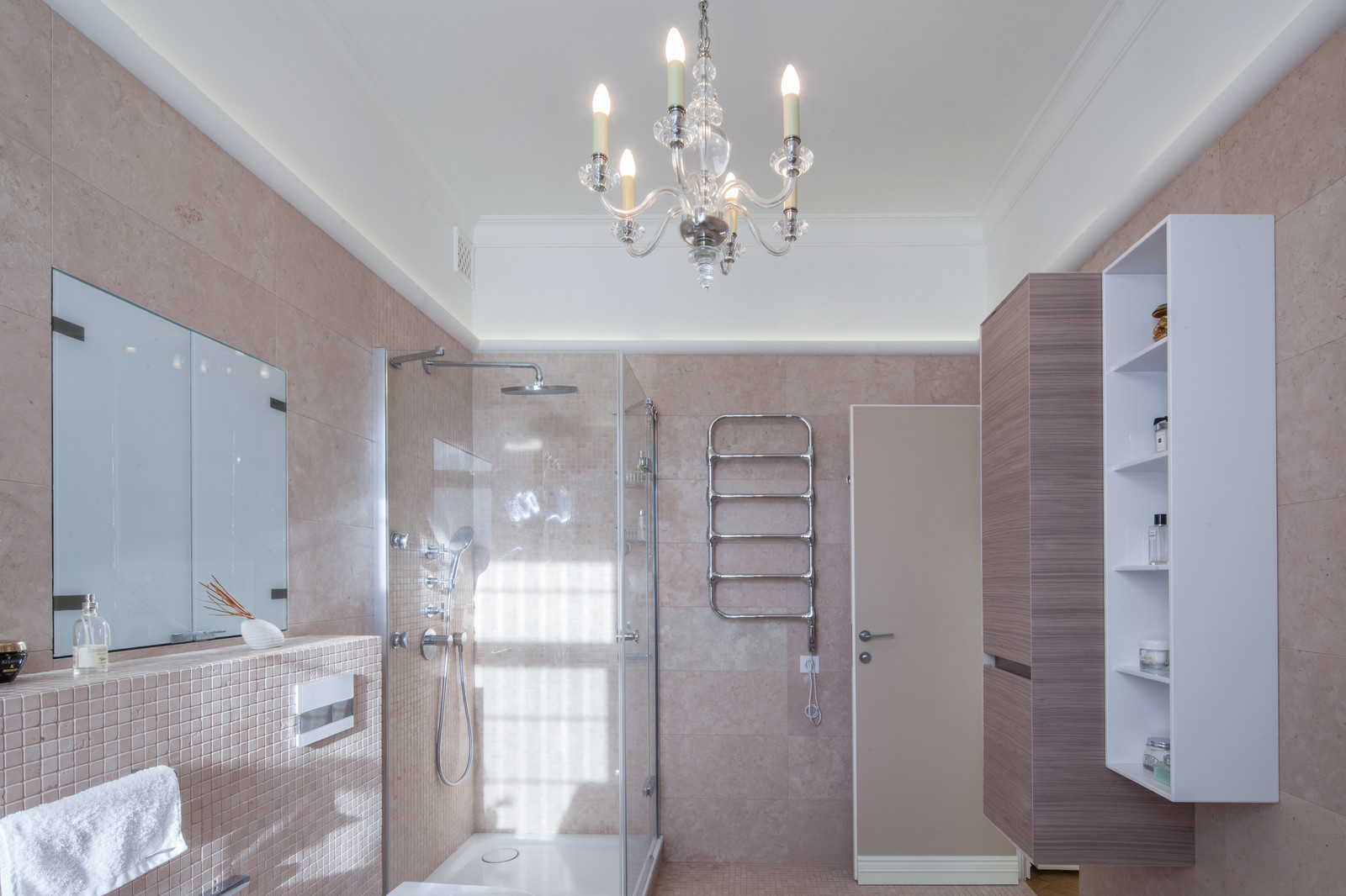 Neoclassical apartment