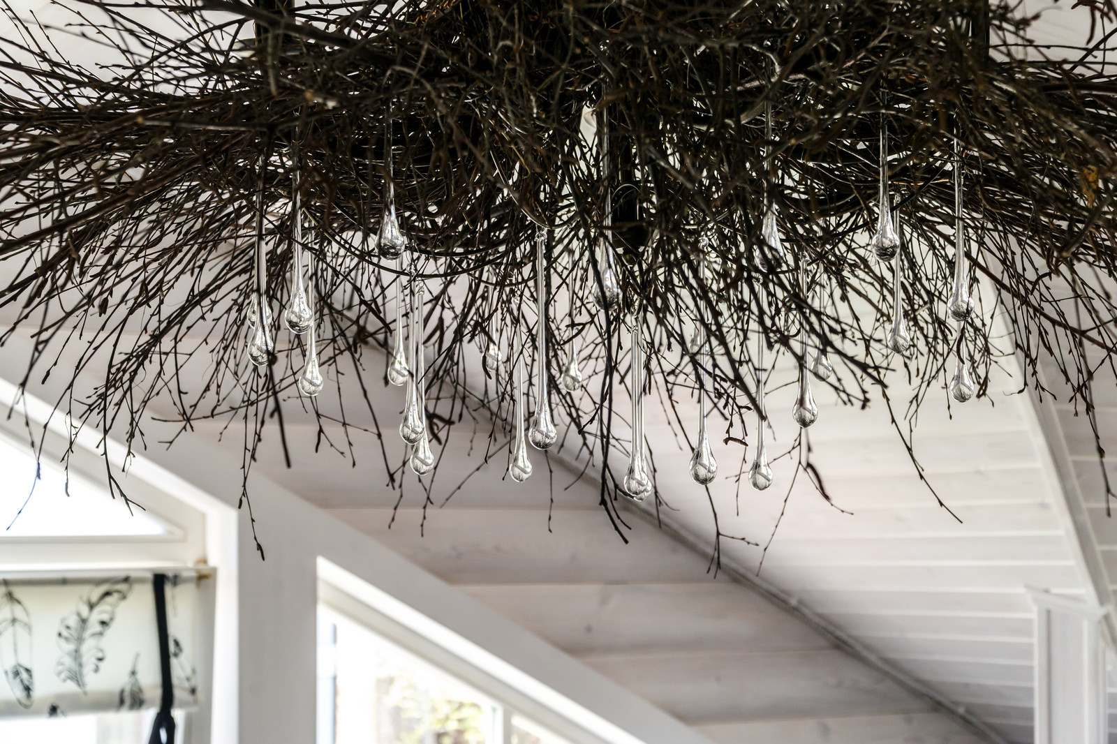 Черно-белая баня с яркими акцентами