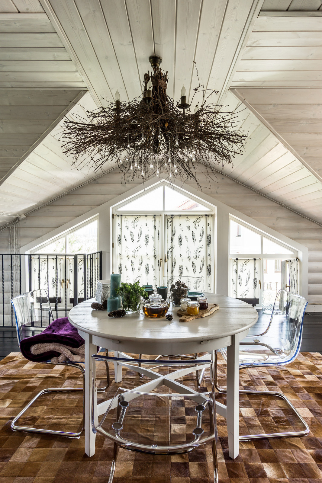 Черно-белая баня с яркими акцентами