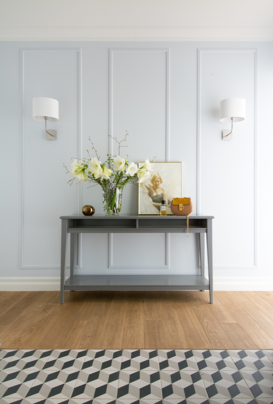 Обложка проекта: Легкая квартира с темной спальней