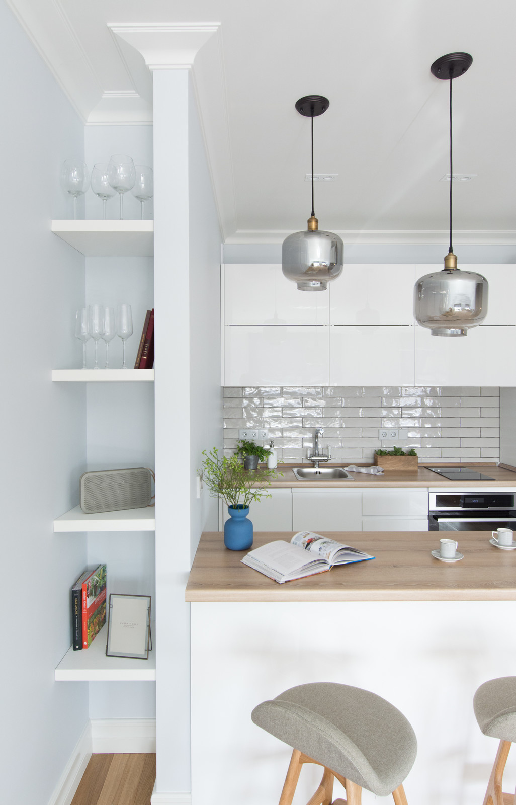 Легкая квартира с темной спальней