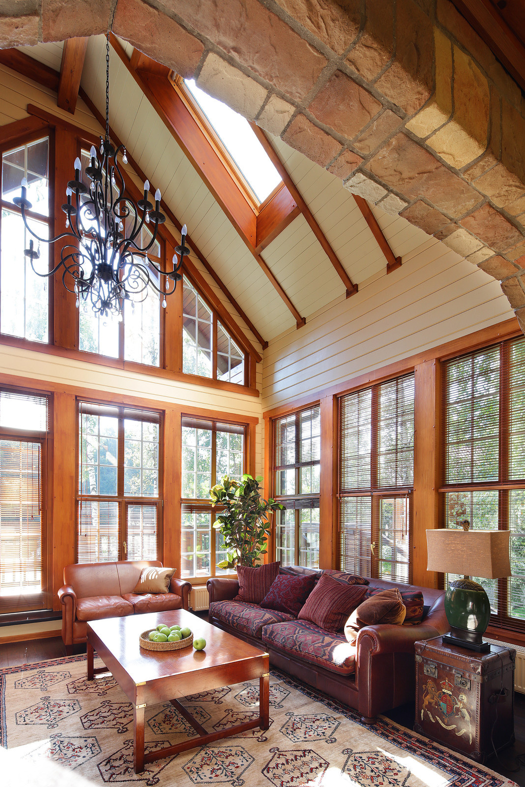 Деревянный дом в стиле американского кантри