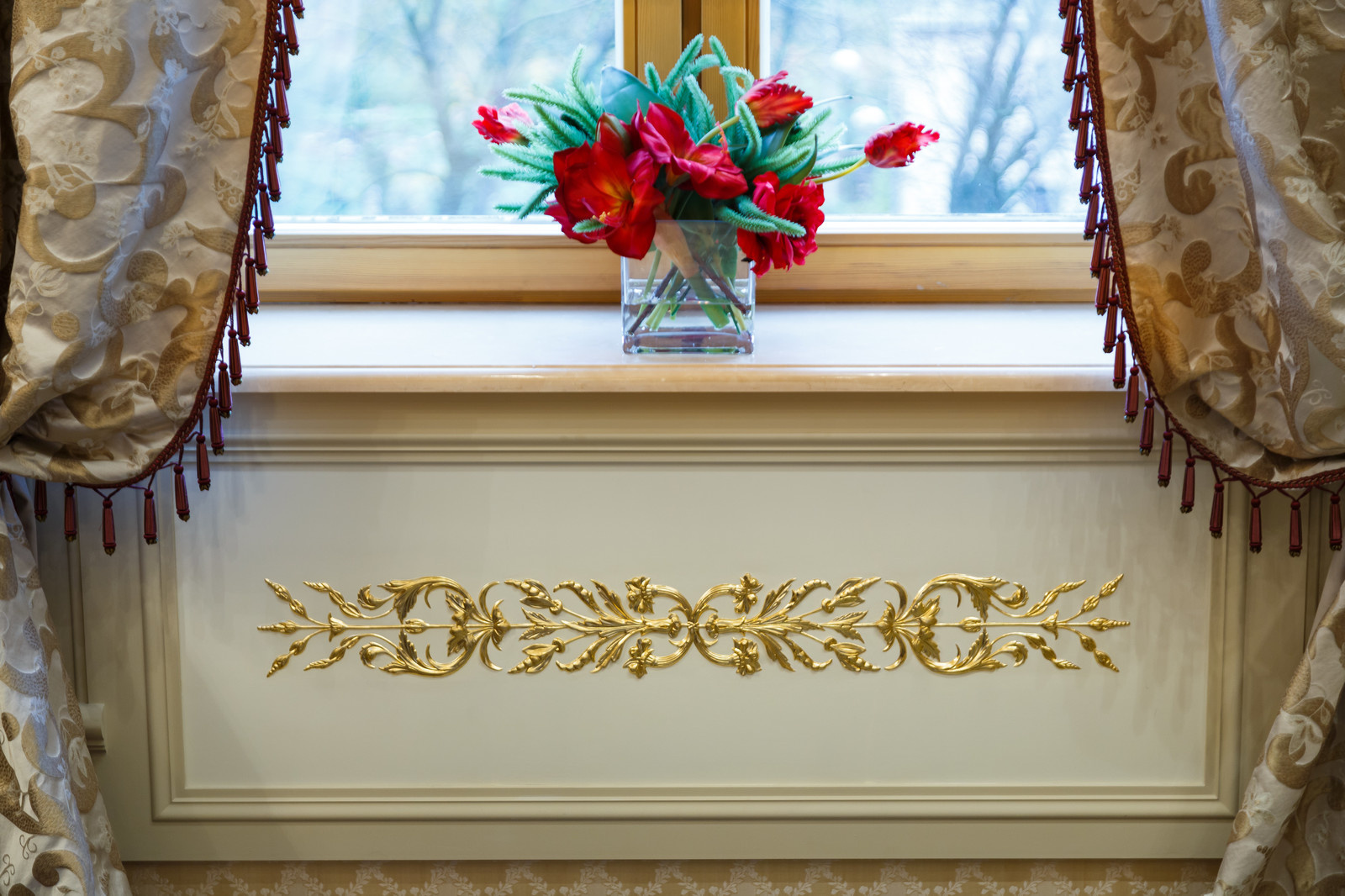 Классический интерьер на Крестовском острове города Петербурга