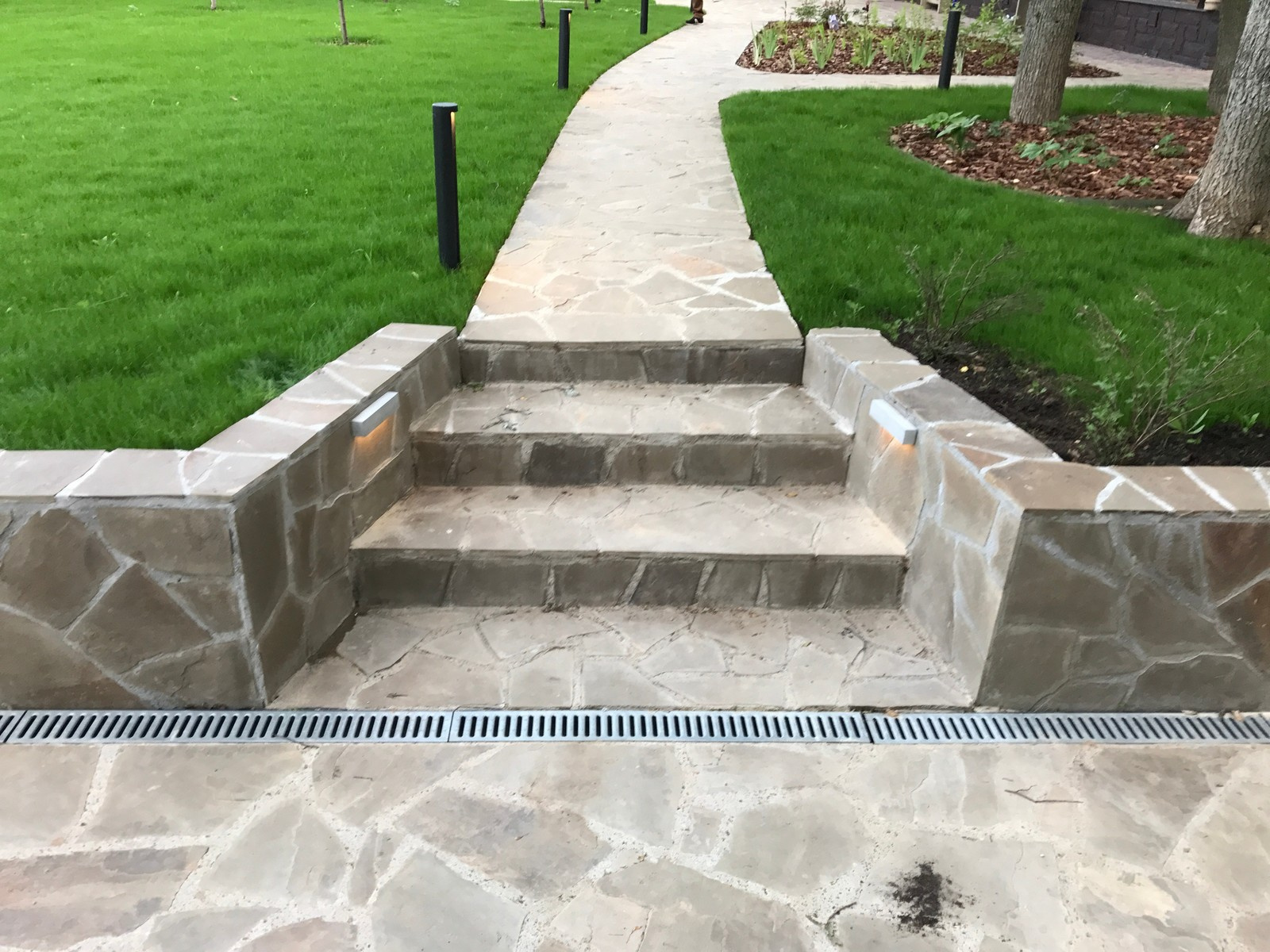 Новинка BRICK архитектурный светильник из цемента для участка в поселке Булгаков