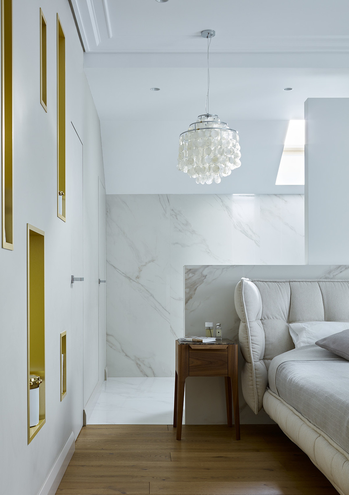 Есть задача: Ванная в спальне