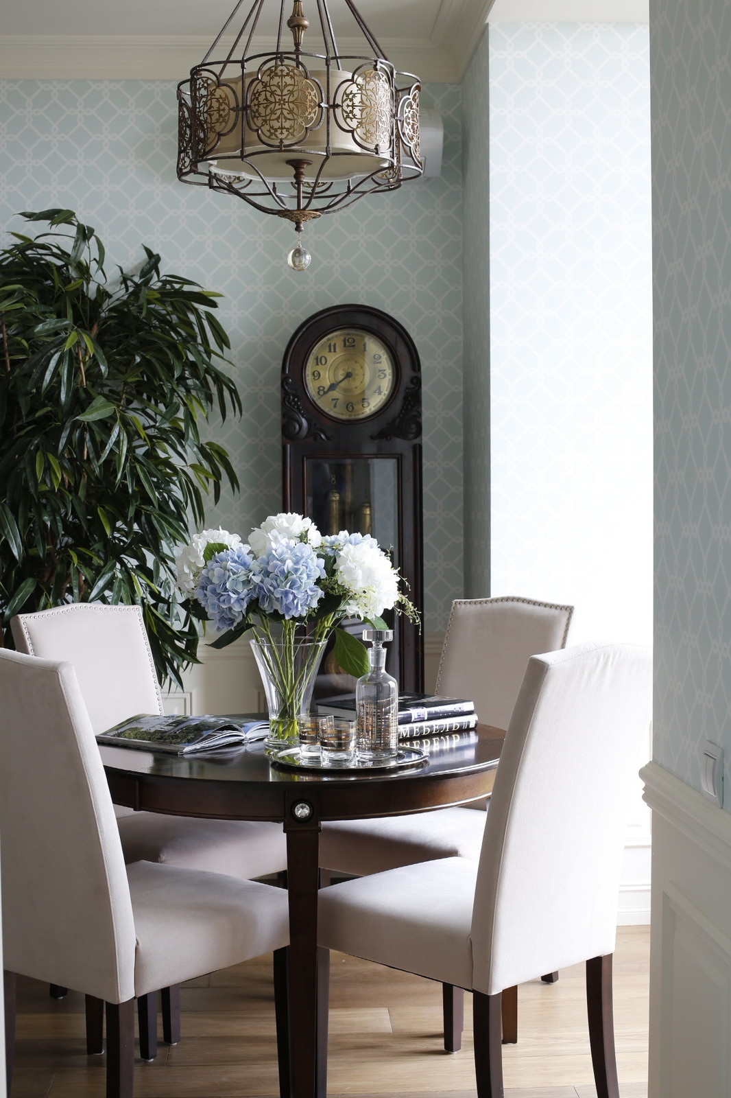 Романтичная "Сталинка" с окнами в Нескучный сад.