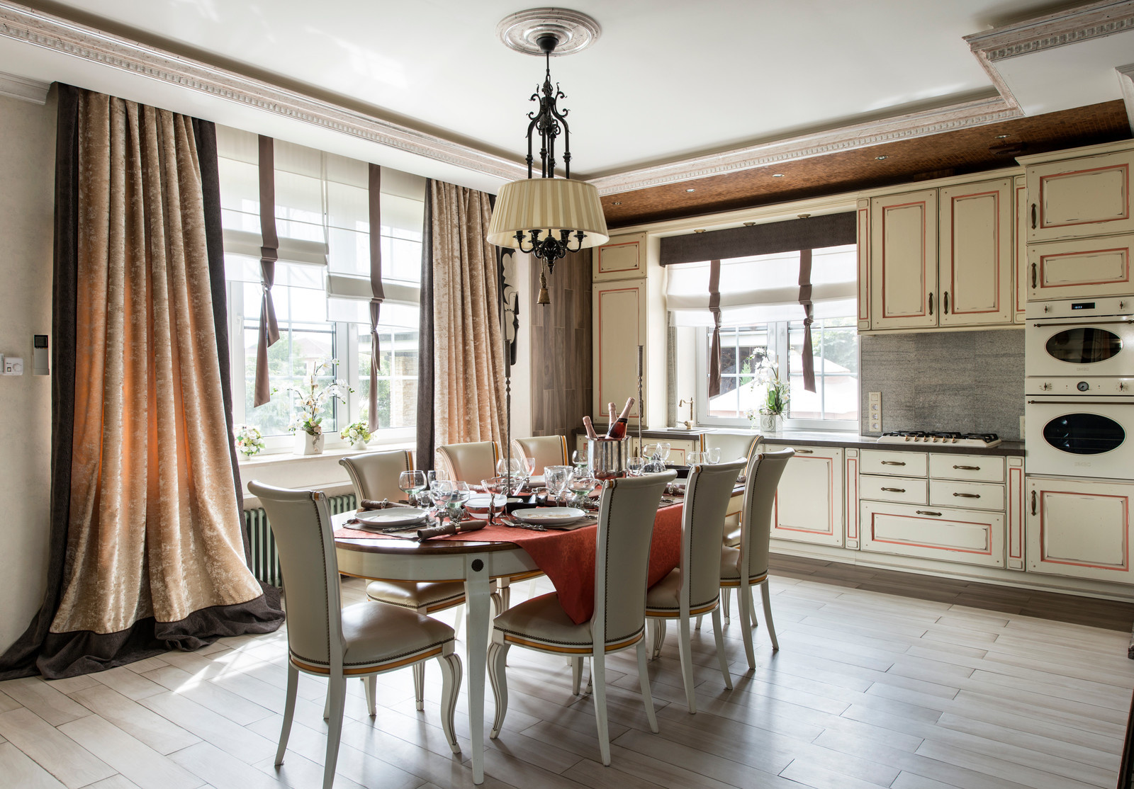 Текстильная композиция для столовой