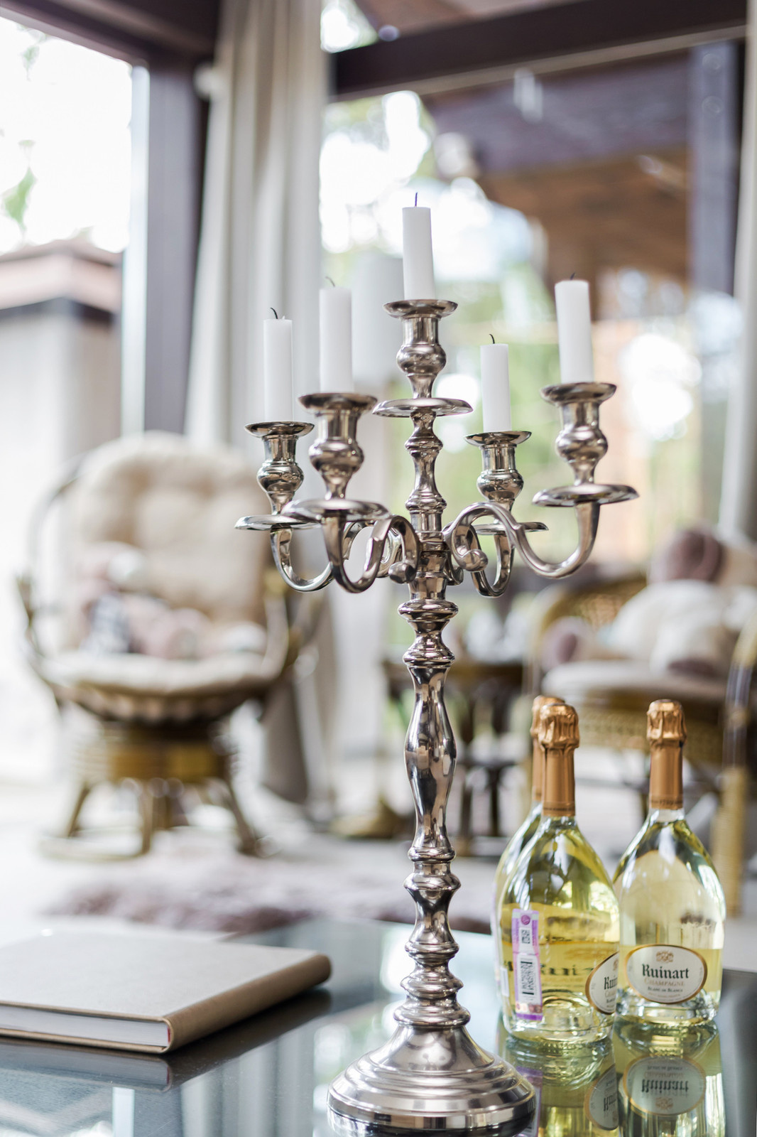 Стеклянный дом в лесу