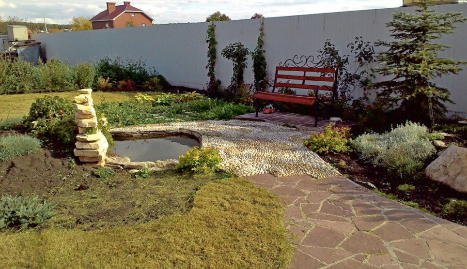 Ландшафтный дизайн двора коттеджа Горный Щит