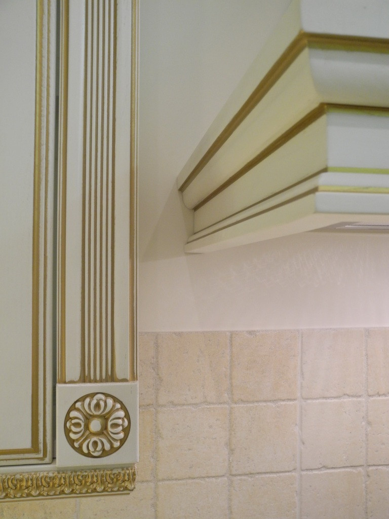 Белый и золото