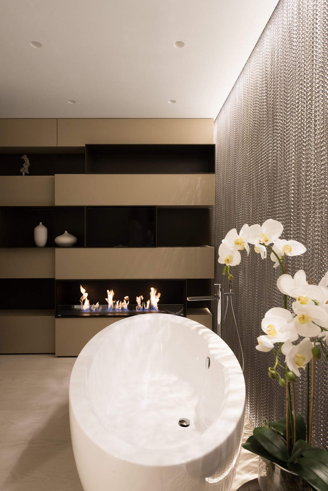 Интерьеры загородного дома в поселке Монтевиль