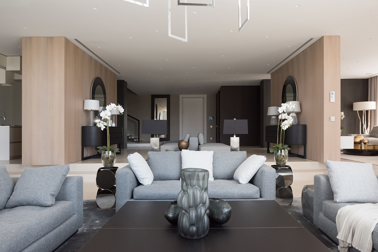 Интерьеры загородного дома в поселке Монтевиль