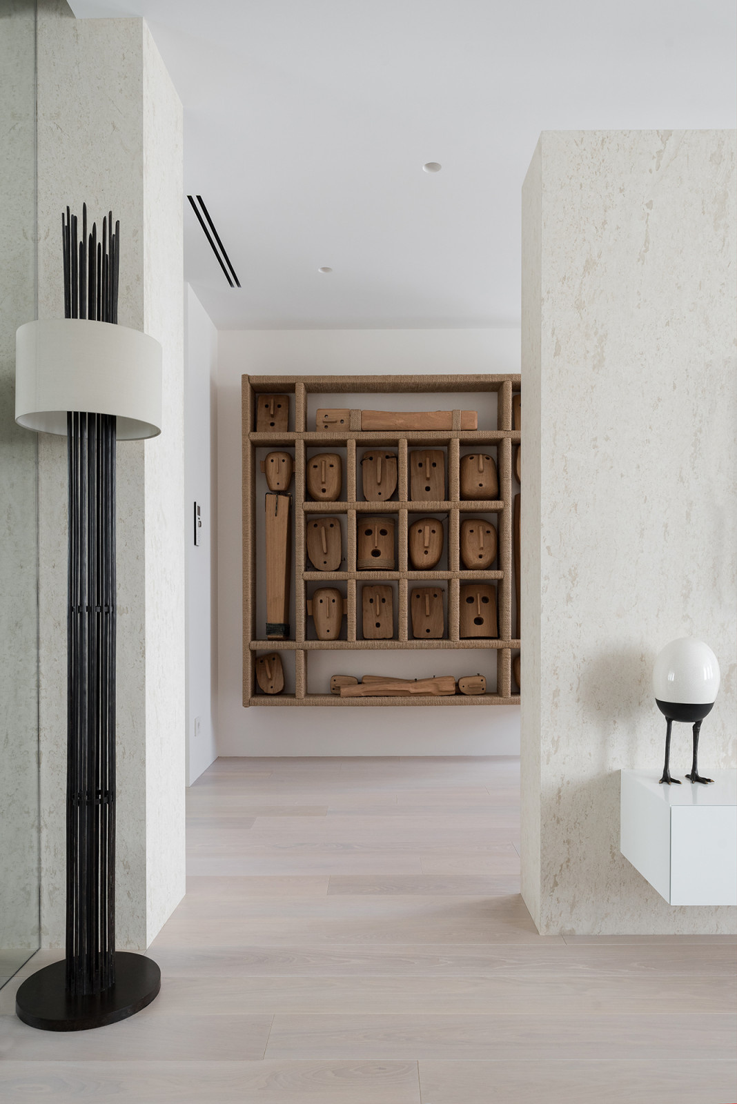 Интерьеры загородного дома в поселке Монтевиль