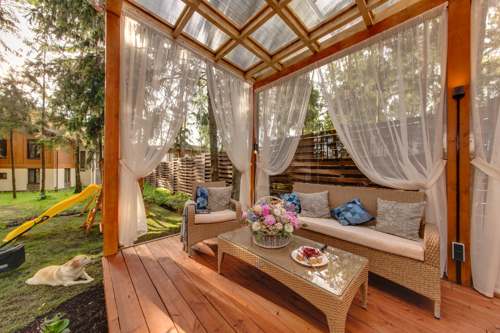 Беседка для Татьяны Лютаевой и Агнии Дисковските