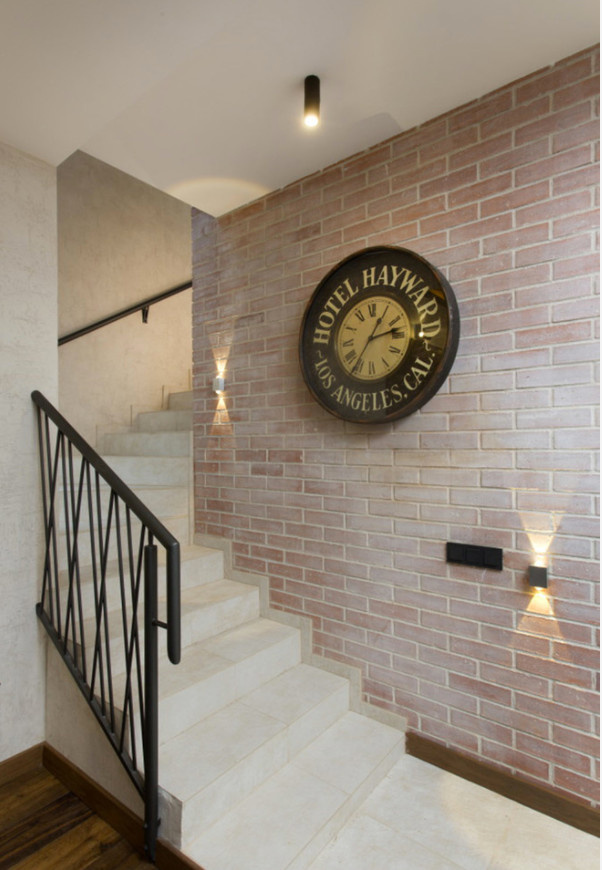 Обложка альбома: пол - стены - потолок - плинтус