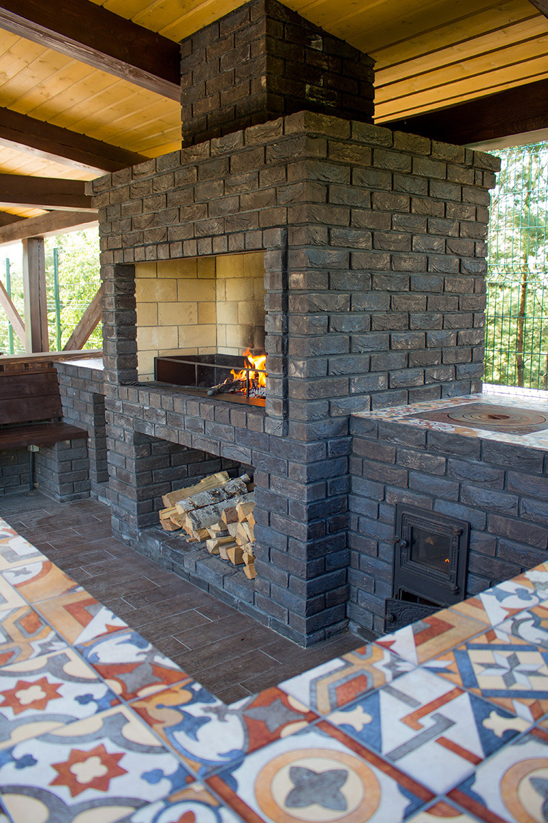 Outdoor fireplace