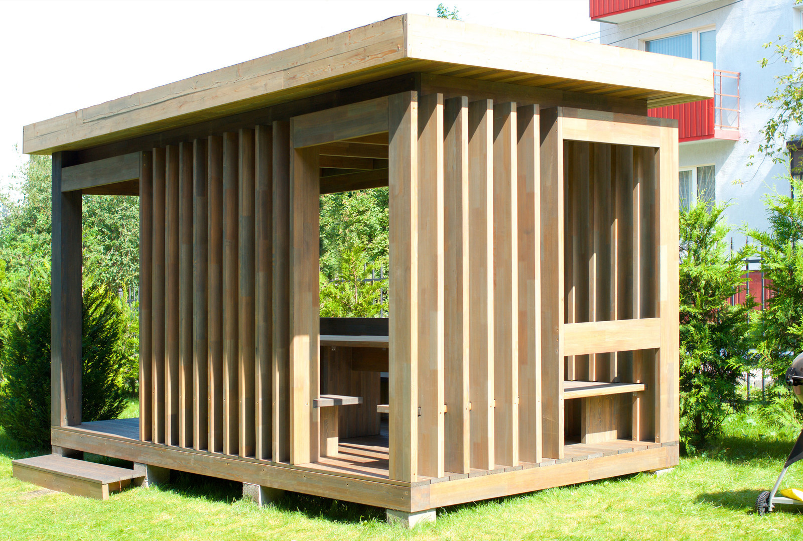 Беседка-павильон из лиственницы