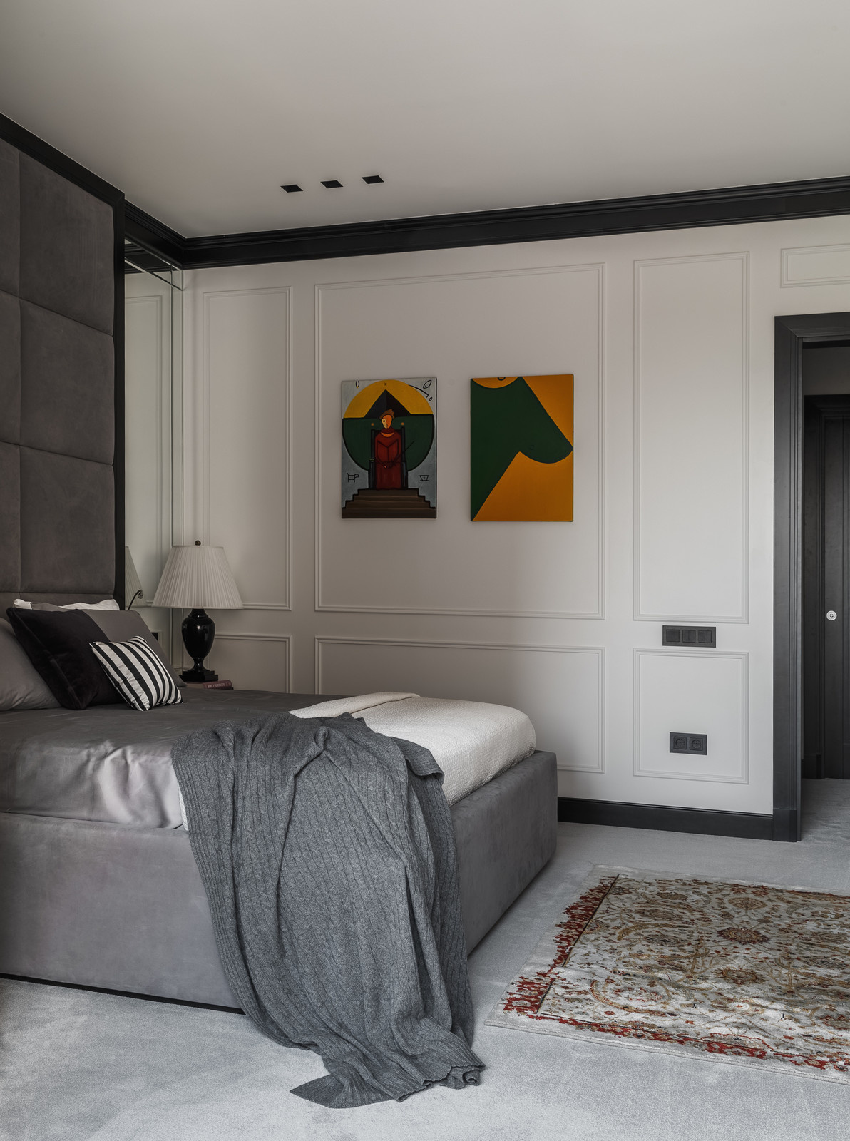 Спальня в монохромных тонах