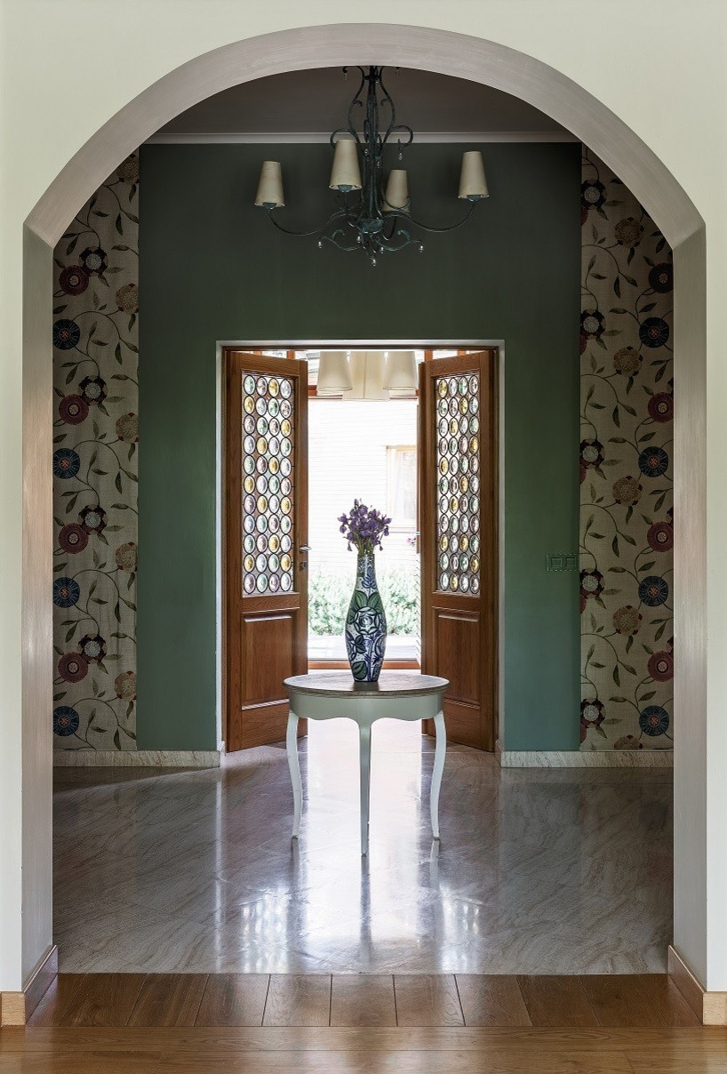 Обложка альбома: пол,стены, потолок