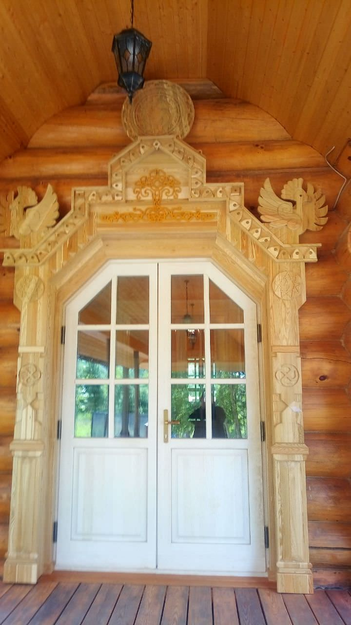 Русская усадьба. Родовое поместье. Резная обналичка оконных и дверных проемов