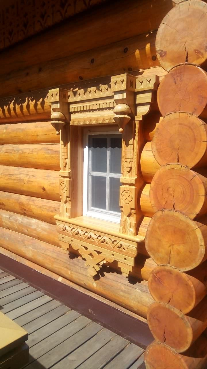 Русская усадьба. Родовое поместье. Резная обналичка оконных и дверных проемов