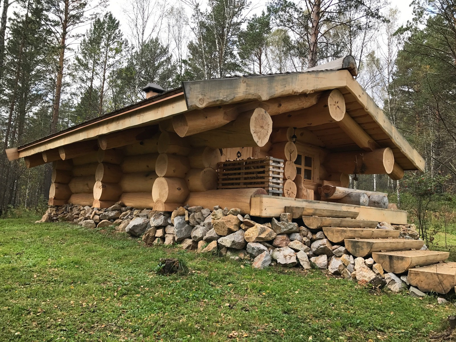 Баня из бревна диаметром 60-80 см