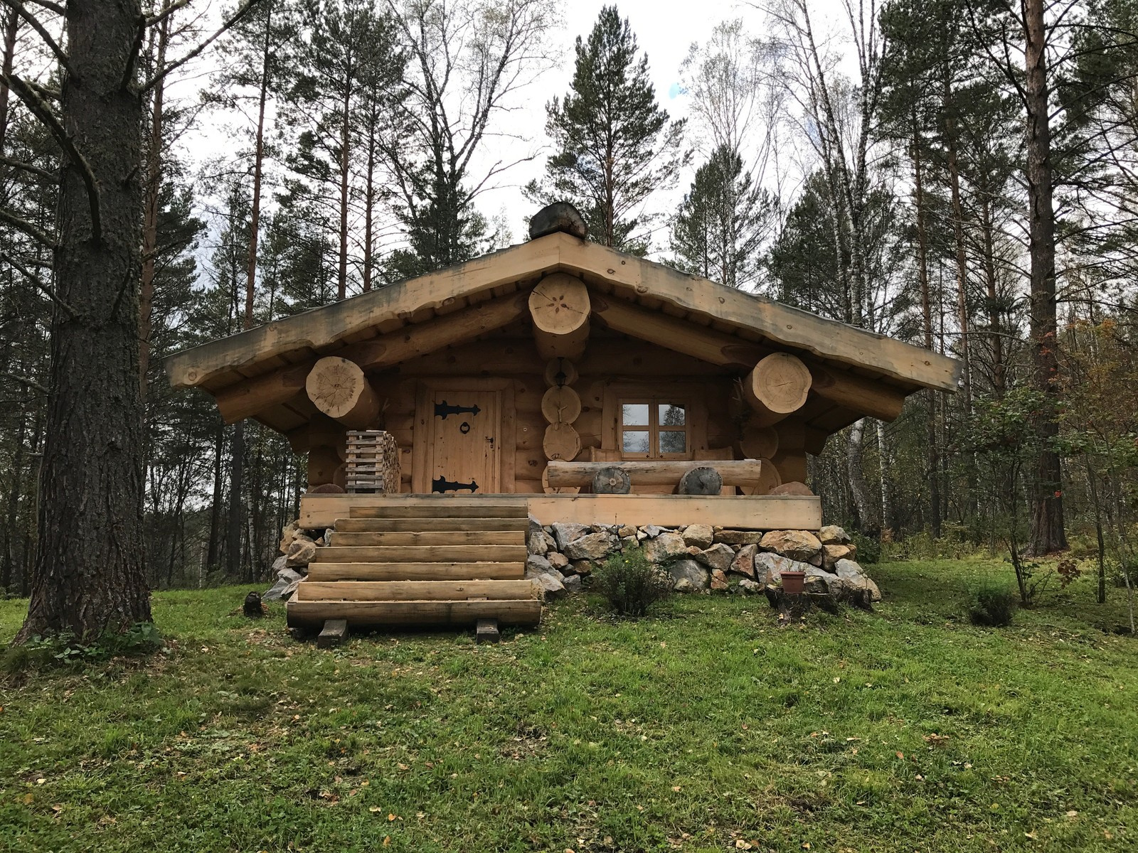 Баня из бревна диаметром 60-80 см