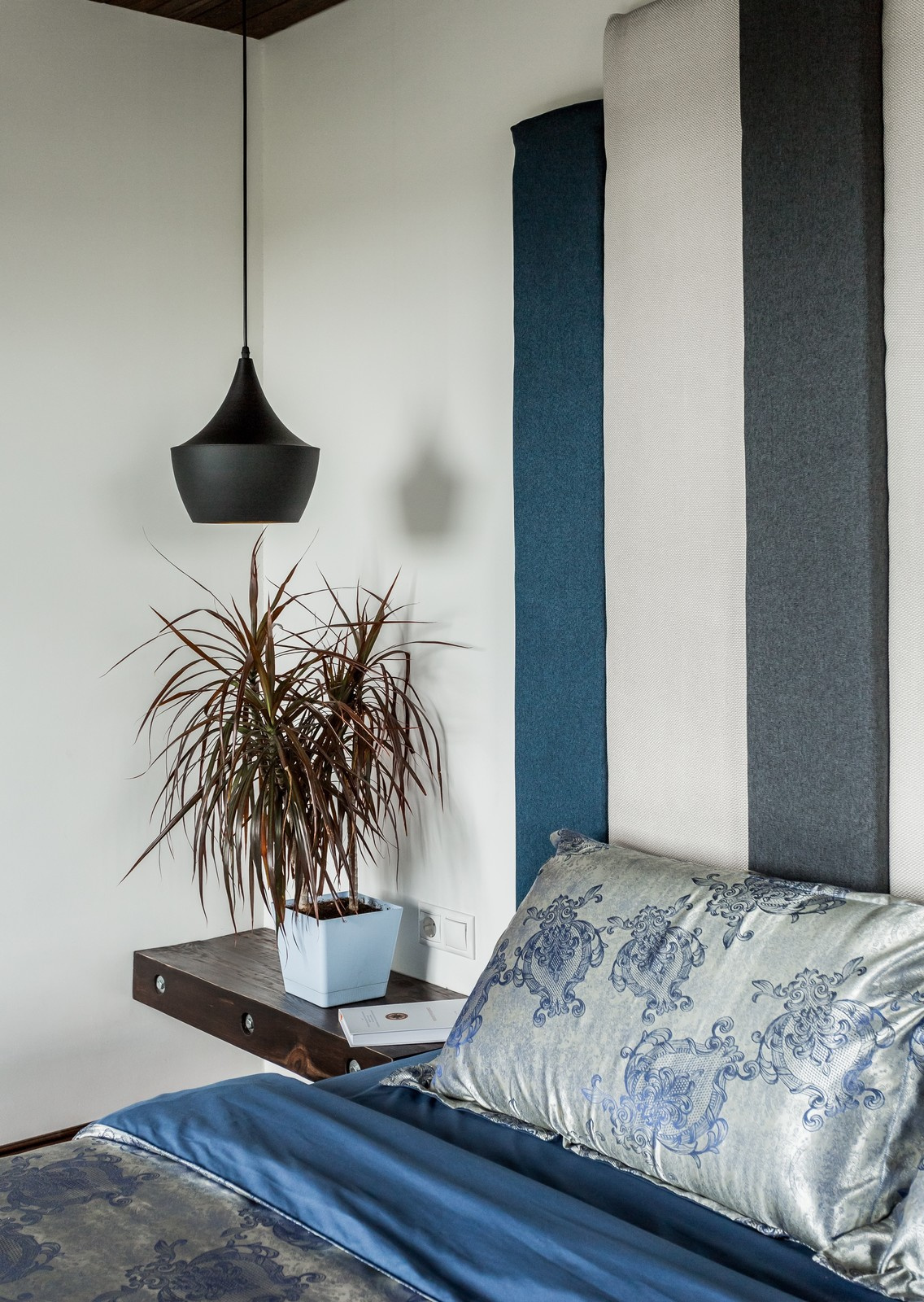 Houzz тур: Дом с панорамными окнами и бетонным потолком