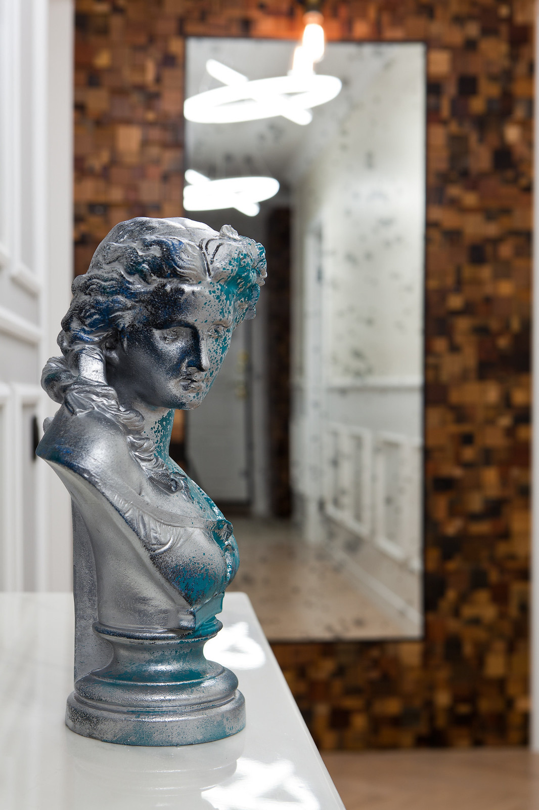 Houzz тур: Квартира с ярко-синим потолком