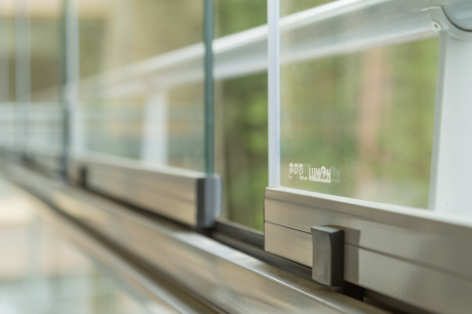 Вопрос: Зачем стеклить лоджию (и чем конкретно)?