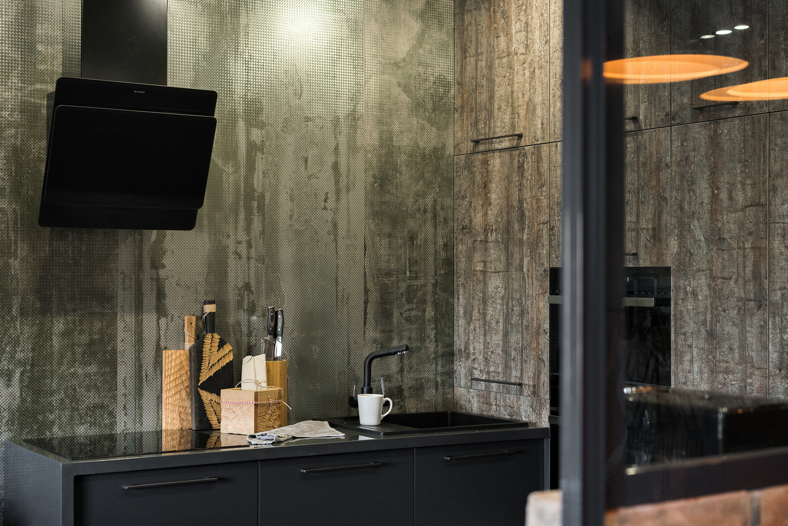 7024