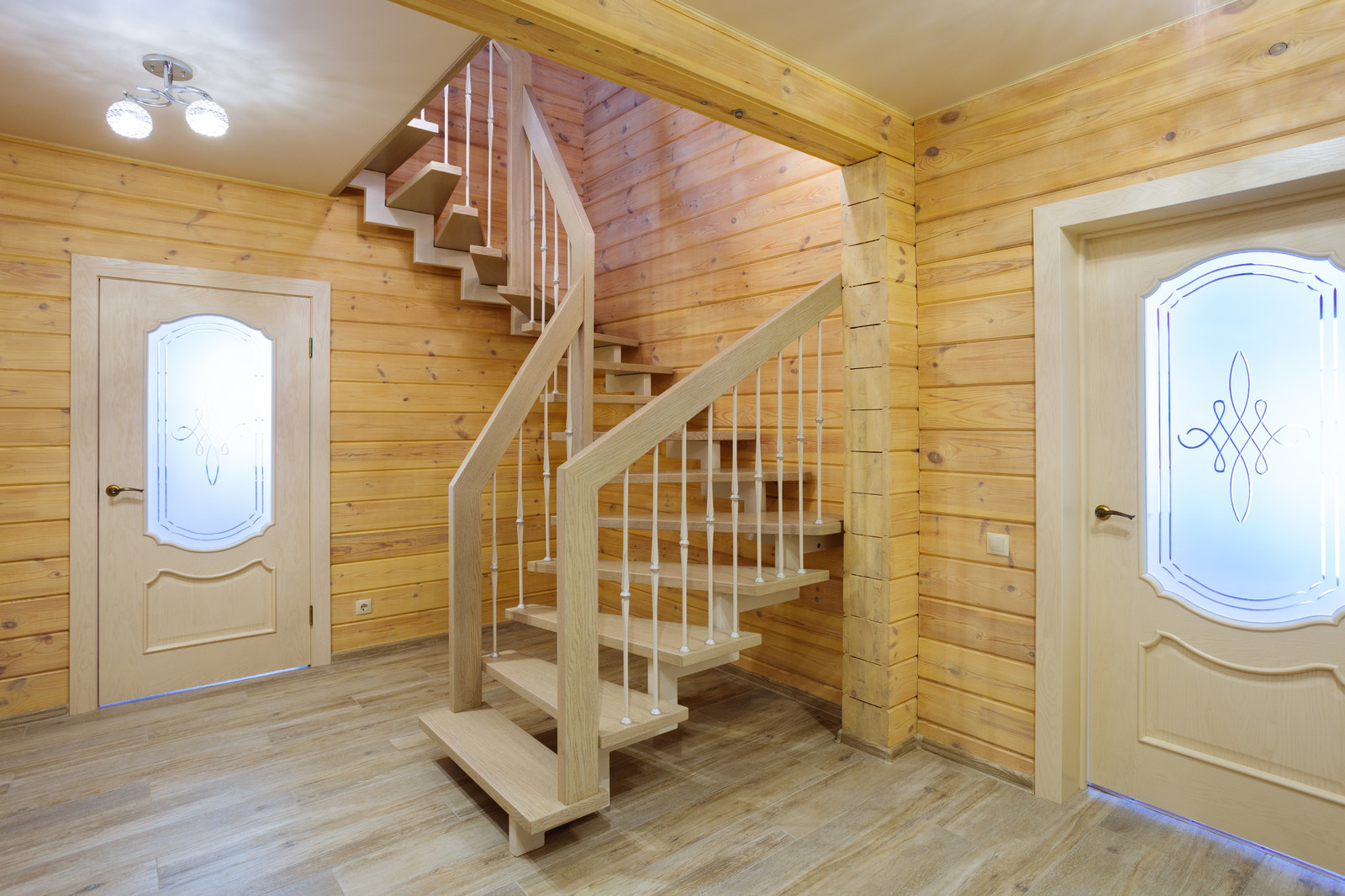 Лестница в частном доме по ул. Розовая г. Мариинский Посаде