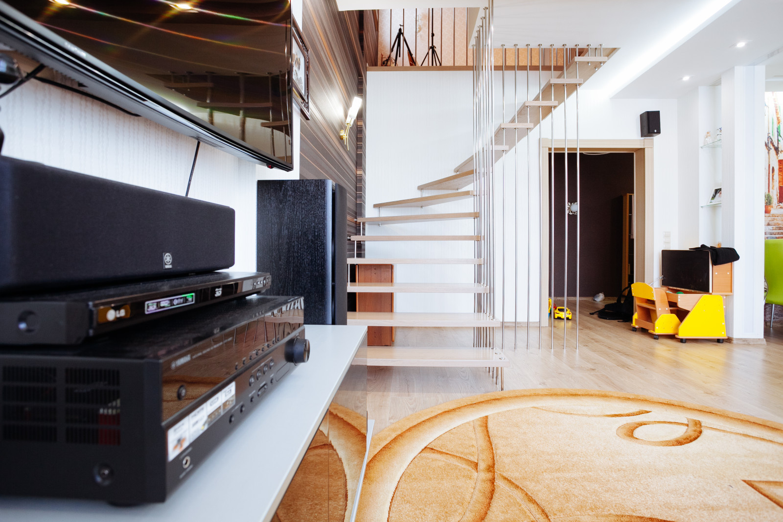 13. Лестница на больцах в квартире по ул. Ярмарочная г. Чебоксары