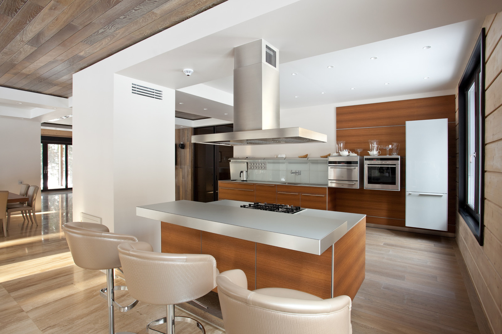 Дом. Массивная доска.