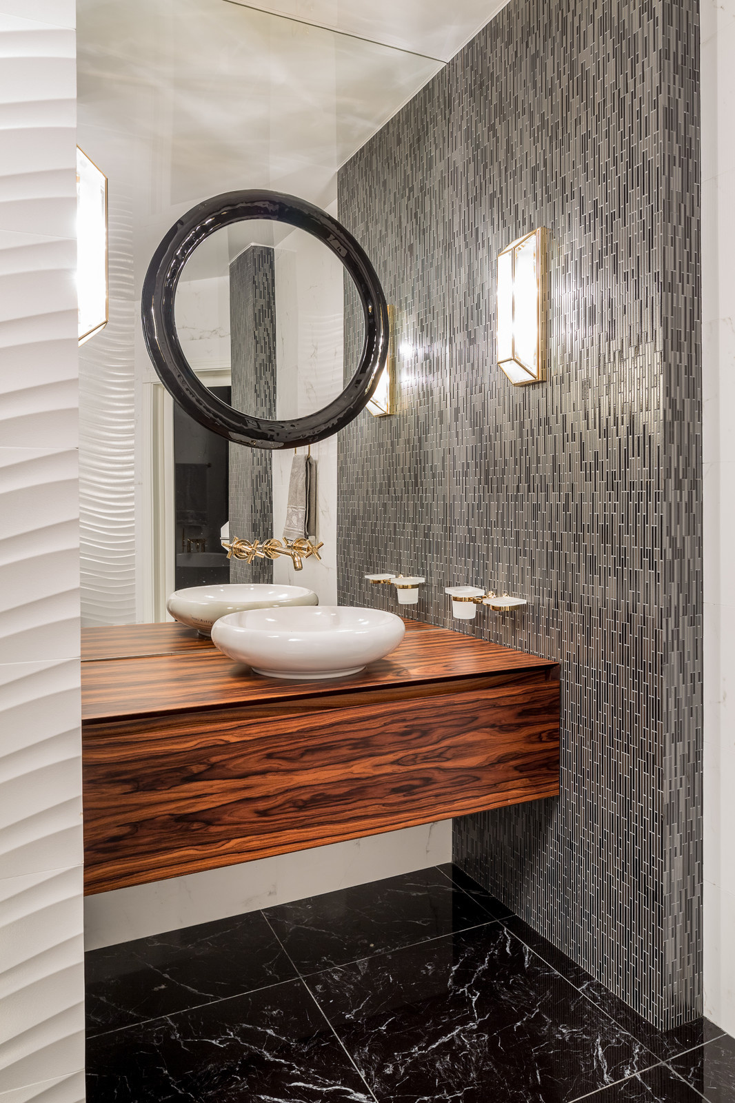 ЗАЗЕРКАЛЬЕ