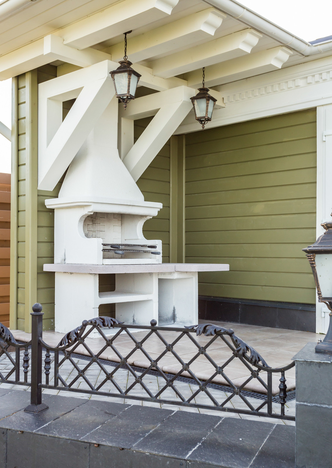 Беседка у моря