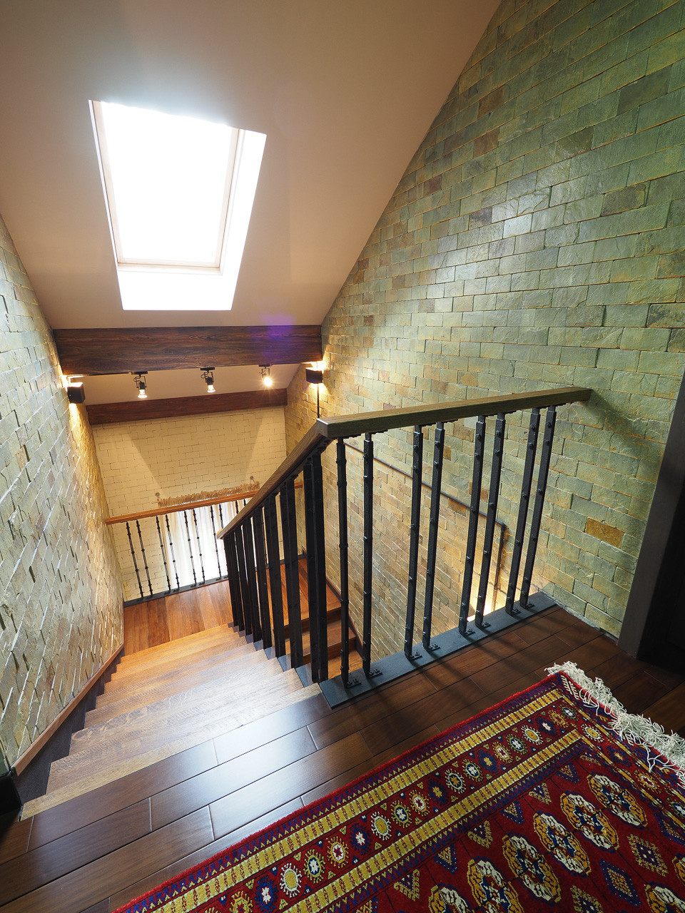 Лестница. Выход на мансардный этаж