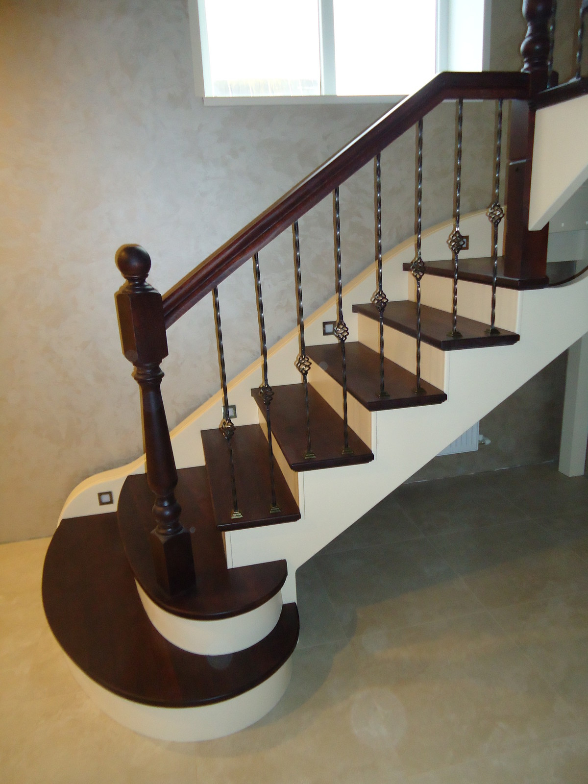 комбинированная лестница дуб-сосна