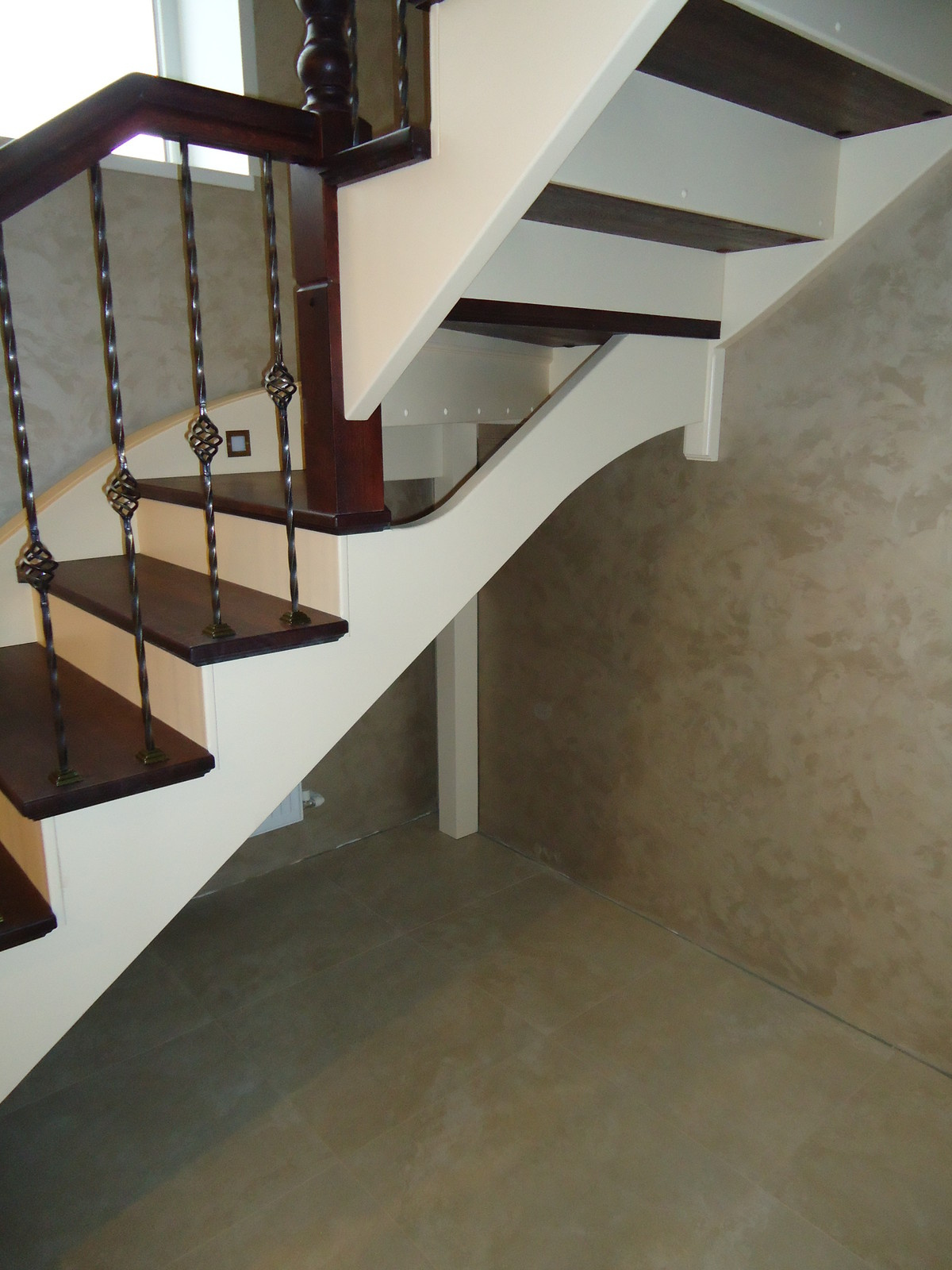 комбинированная лестница дуб-сосна