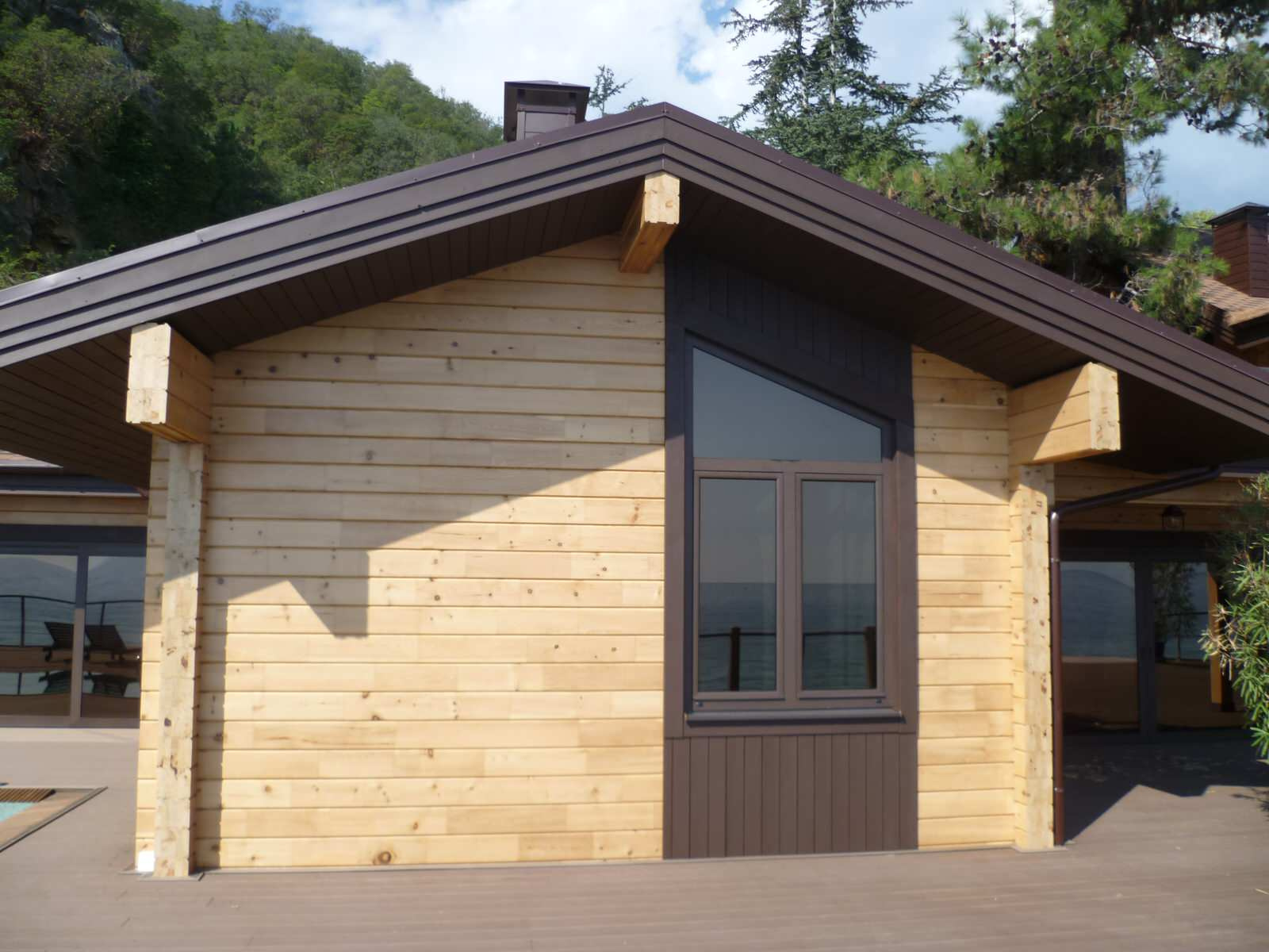 Дом из бруса. Архитектура и дизайн интерьера.