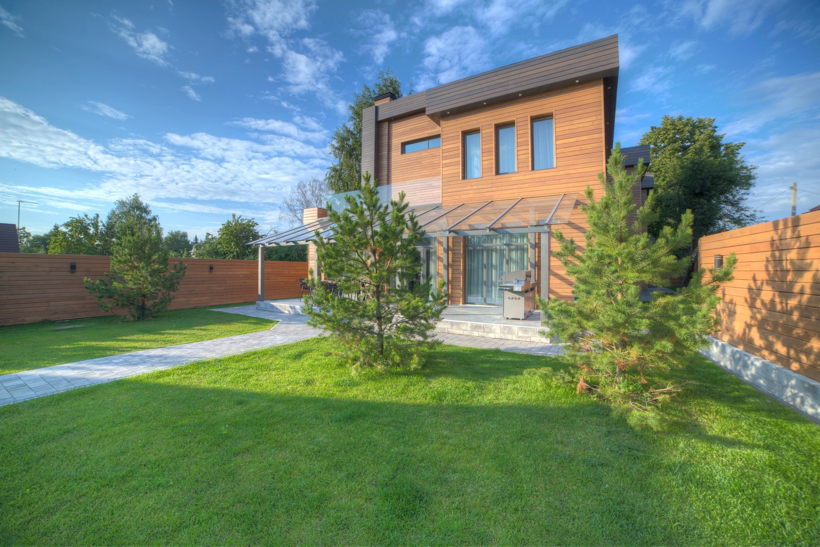 Архитектура: Эко-дом с эксплуатируемой кровлей