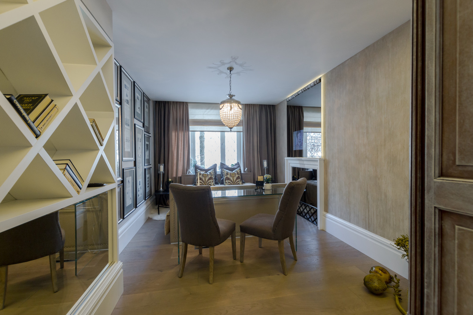 Спальня с клубком и чайниками.ТВ программа "Квартирный вопрос"