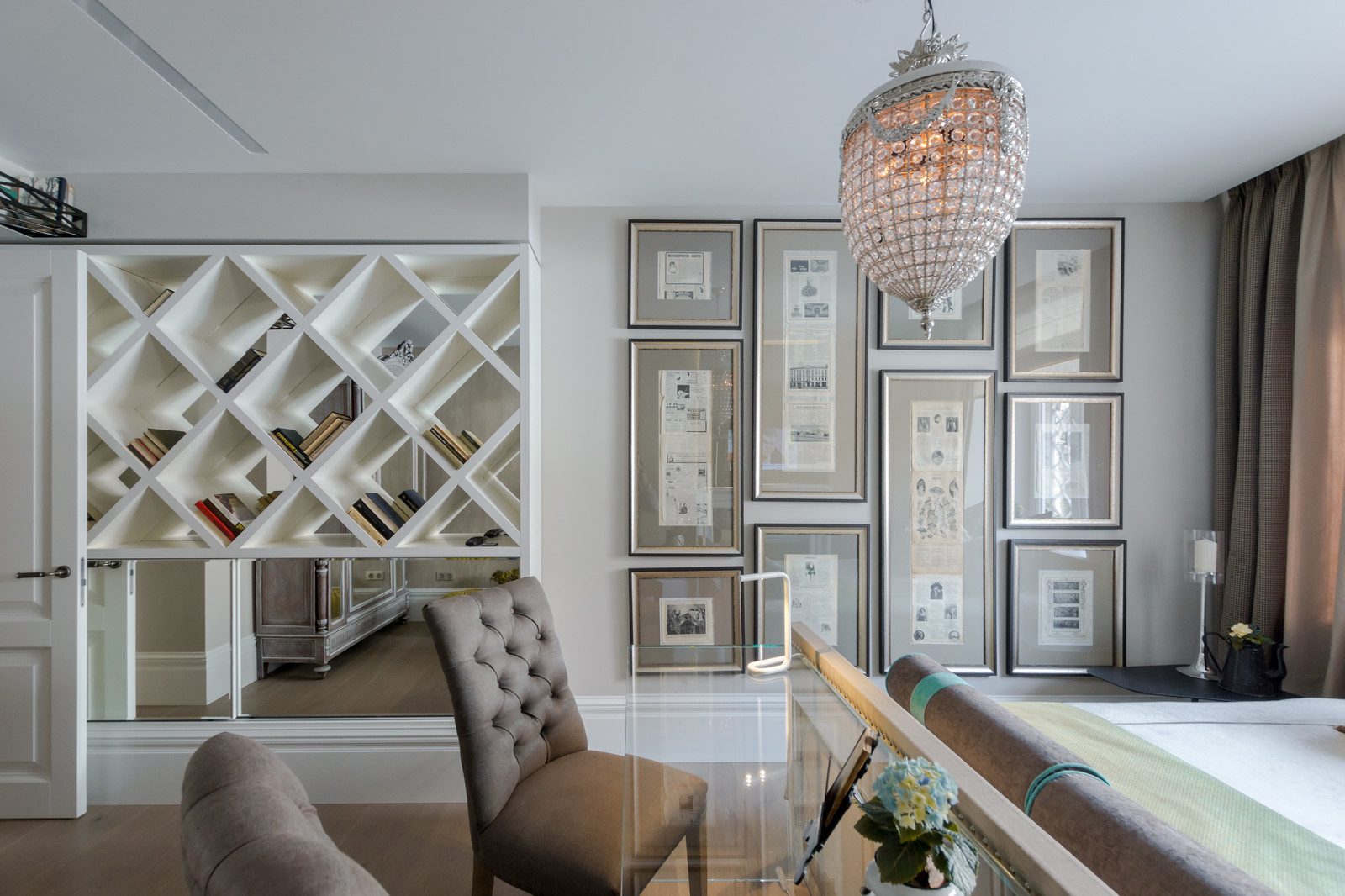 Спальня с клубком и чайниками.ТВ программа "Квартирный вопрос"