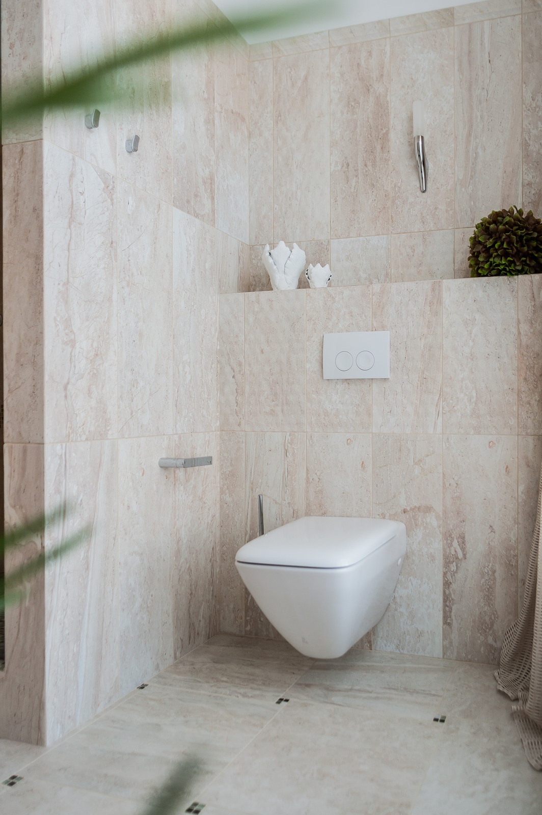 Загородный дом с розовой столовой