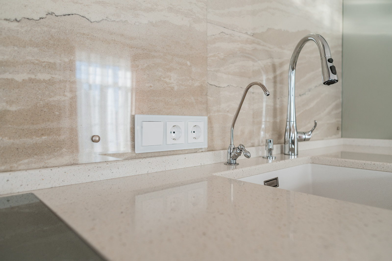 Загородный дом с розовой столовой