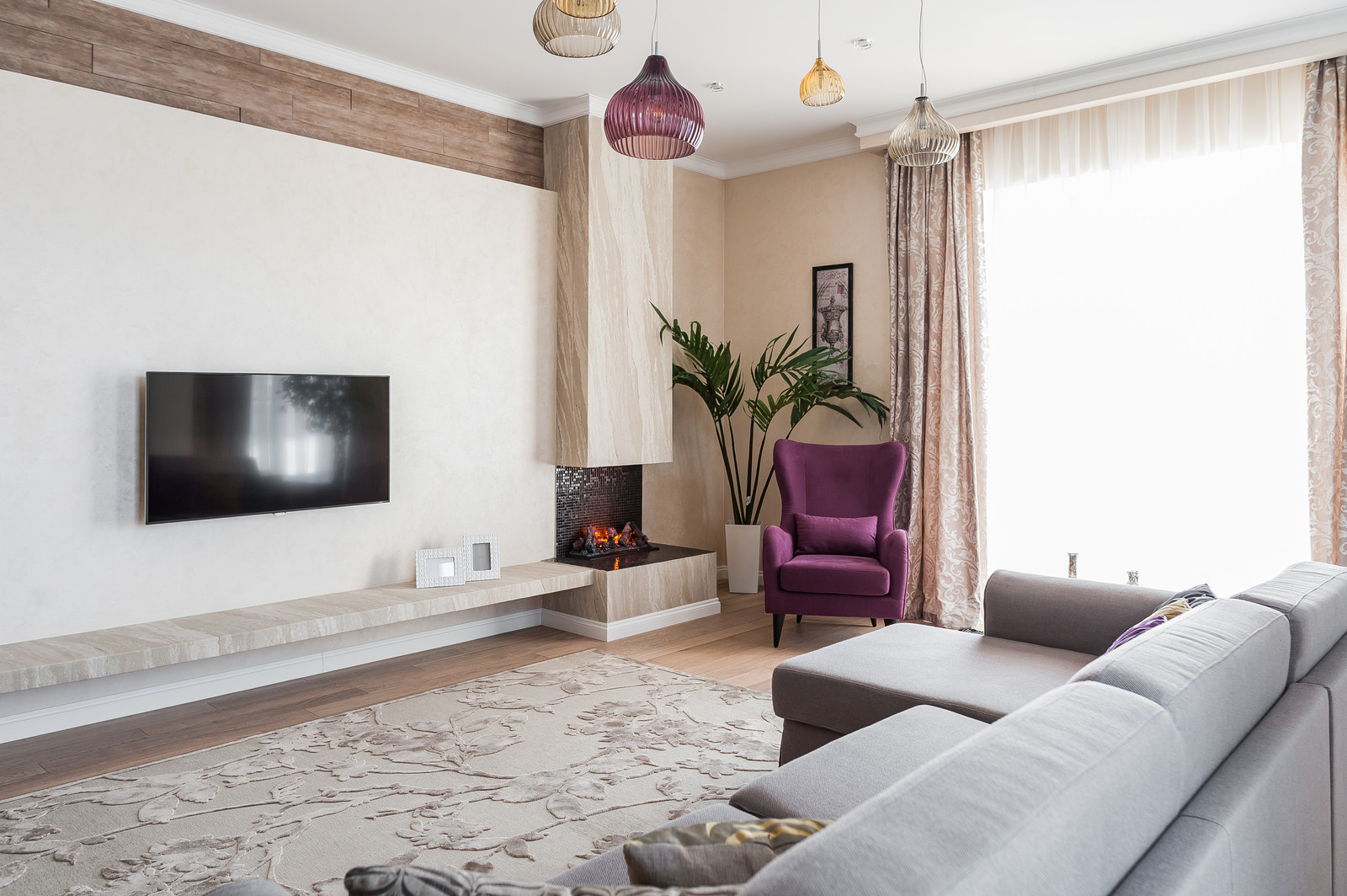 Загородный дом с розовой столовой