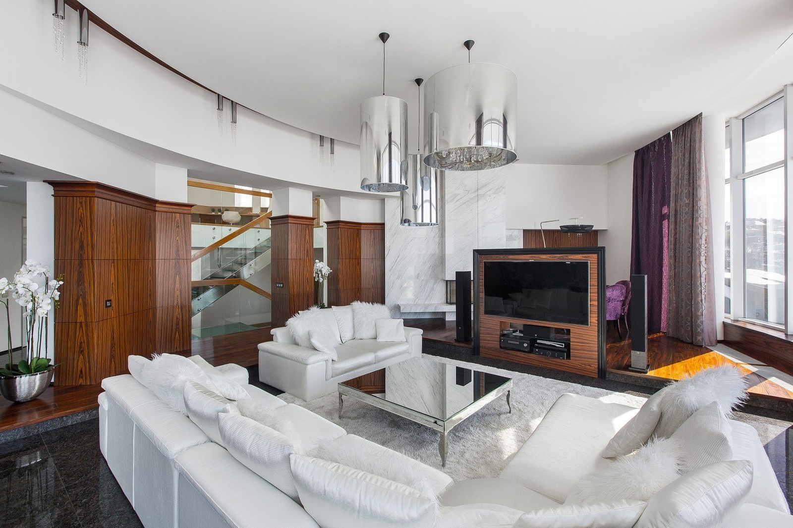 Дом с бассейном