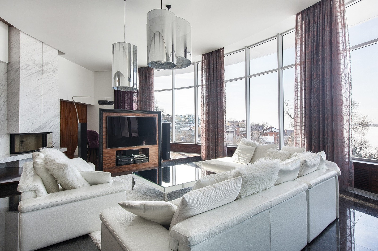 Дом с бассейном