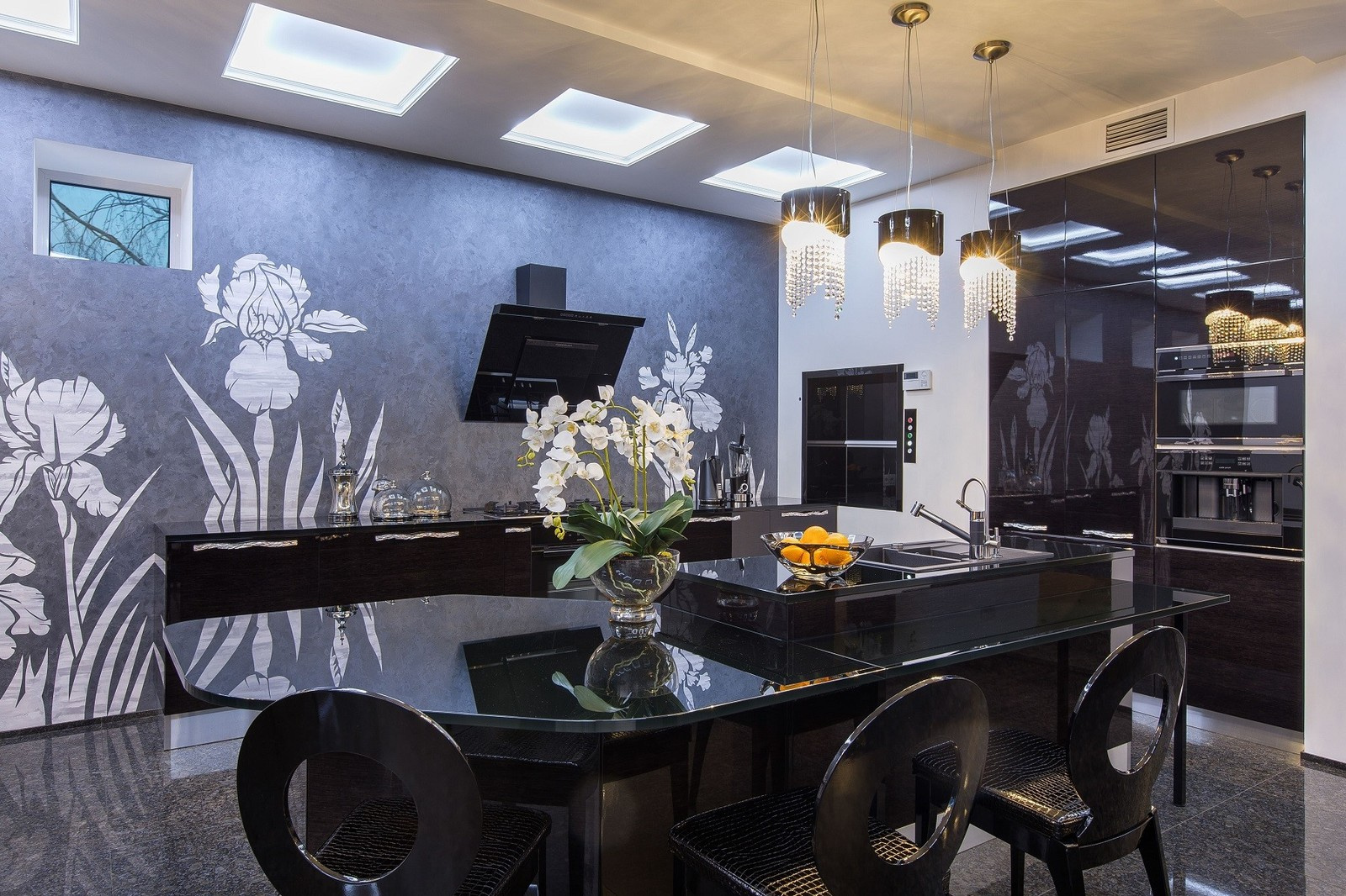 Дом с бассейном