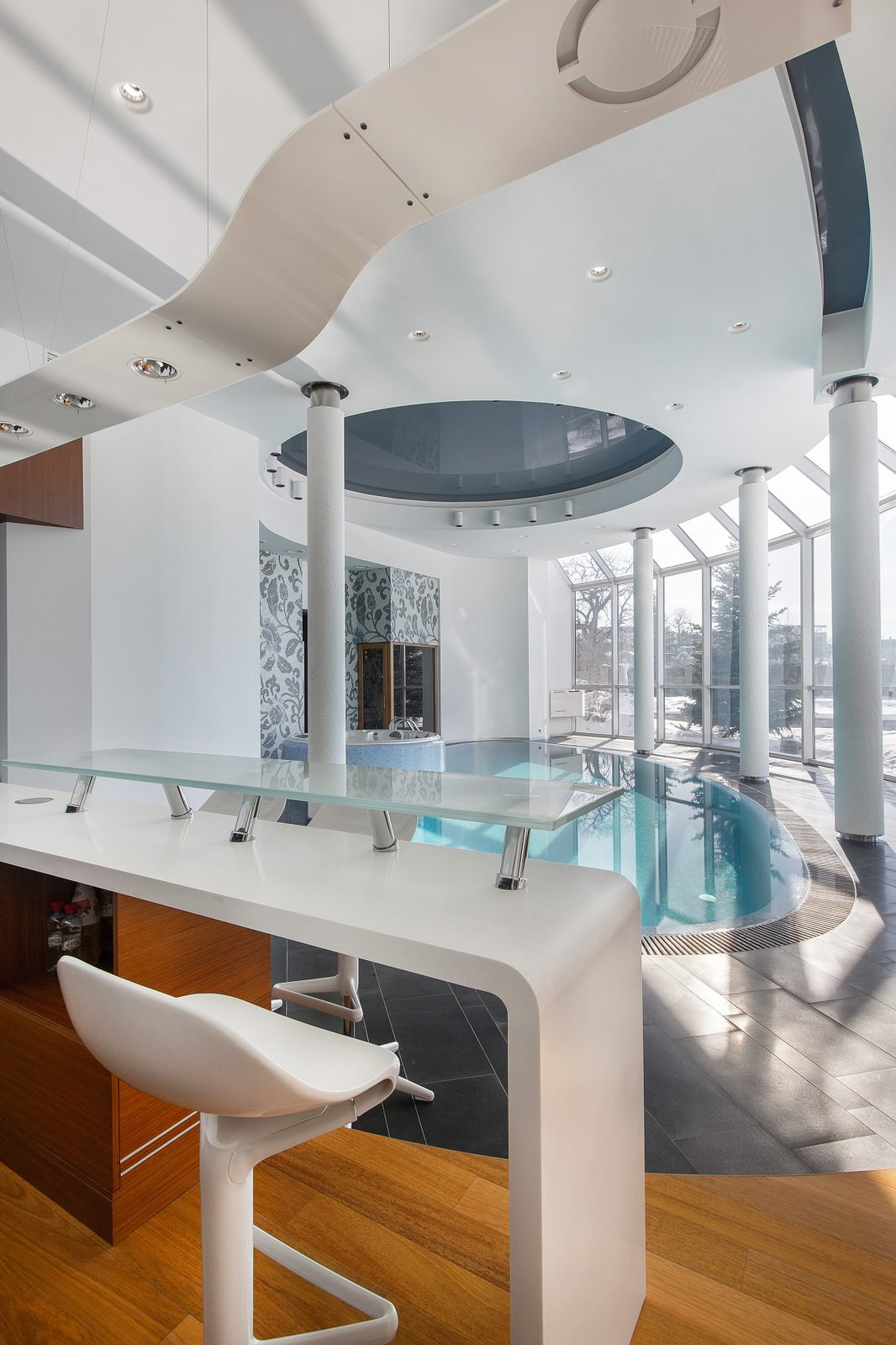 Дом с бассейном